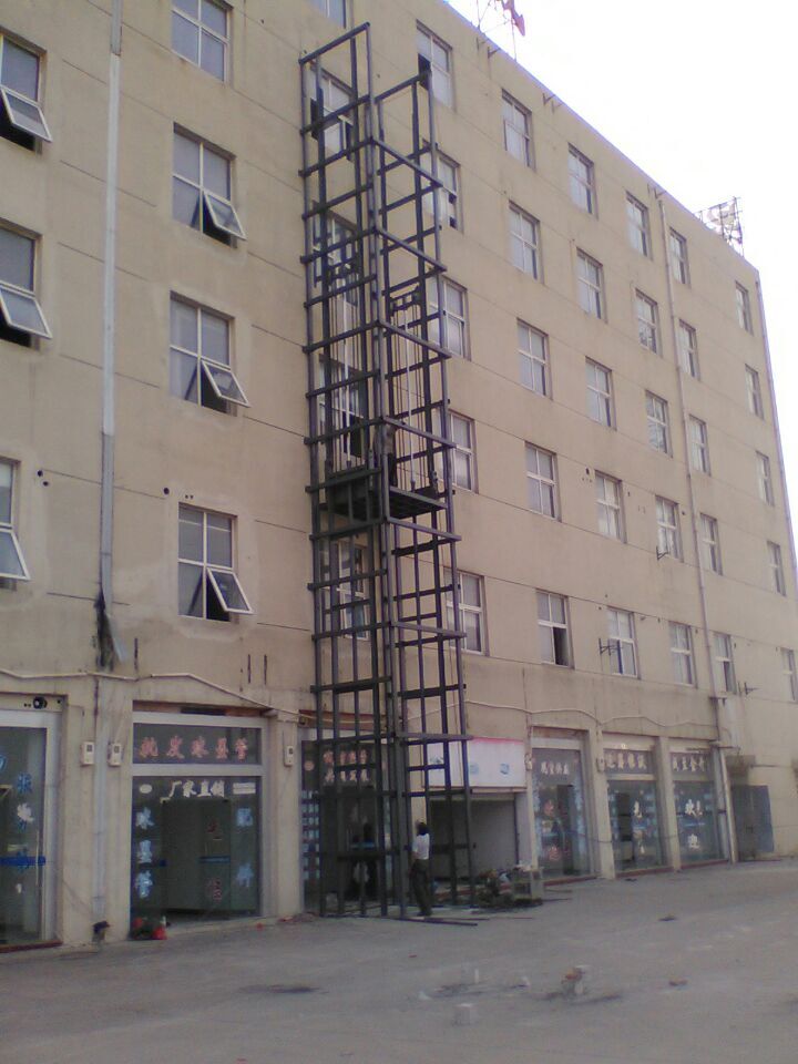 導(dǎo)軌式液壓升降機