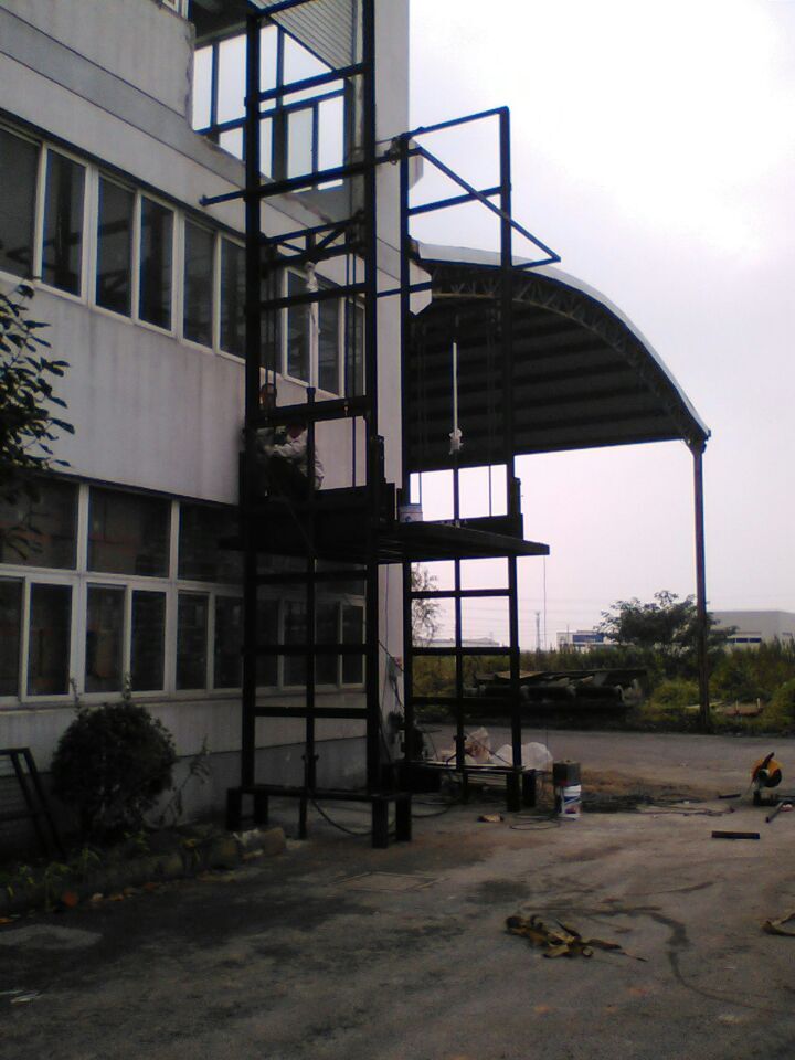 導(dǎo)軌式液壓升降機